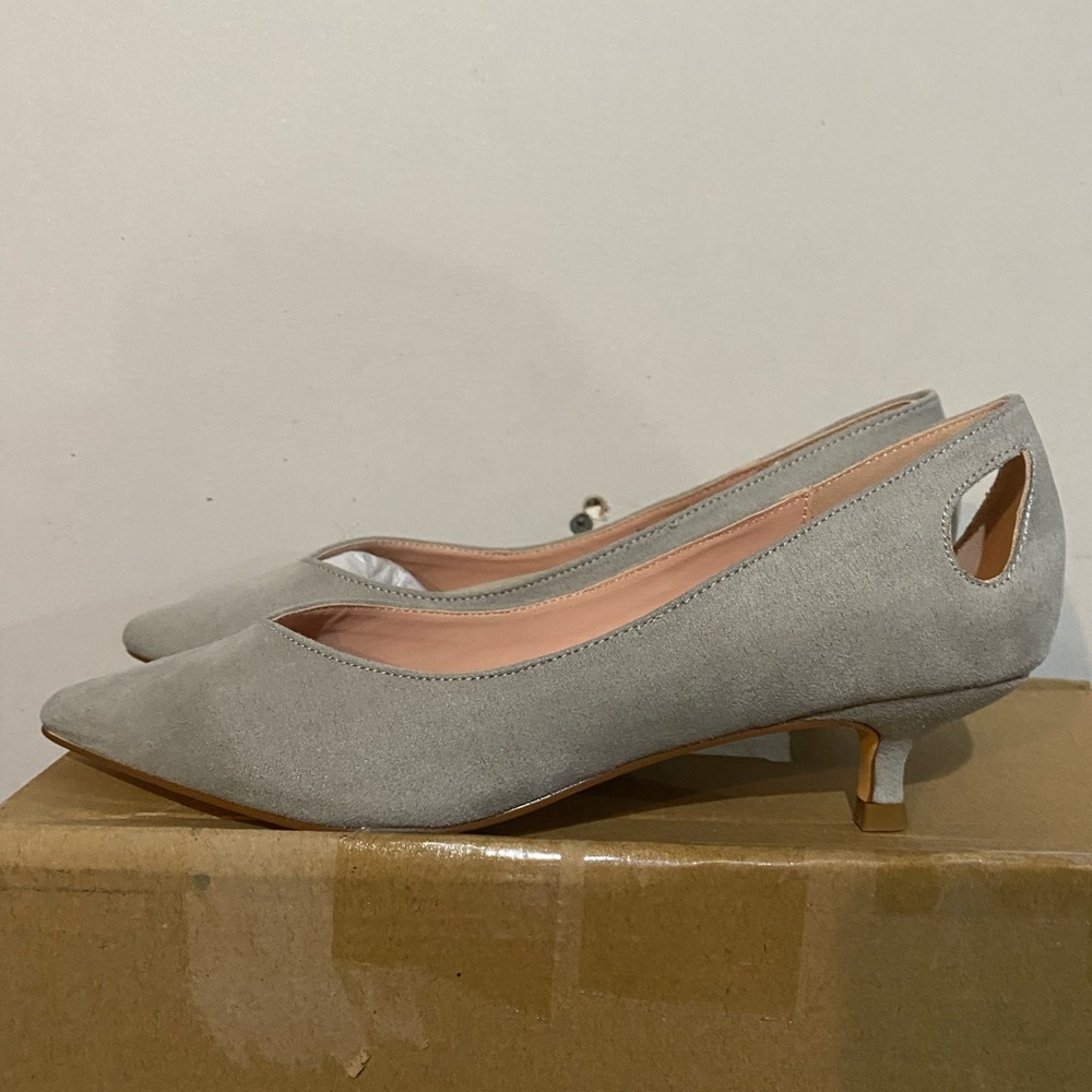 Journee Womens Goldie Pointed Toe Kitten Heel Pumps
